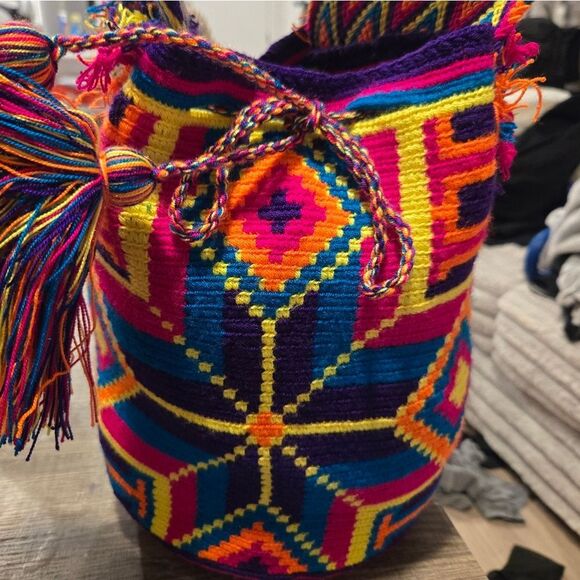 Wayuu Handmade Bucket Bag Vibrant Colors Drawstring - Picture 2 of 11